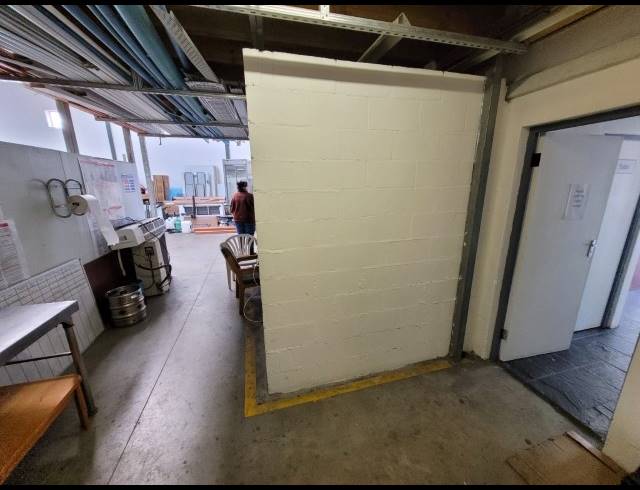 405M² WAREHOUSE TO LET IN STIKLAND INDUSTRIAL
